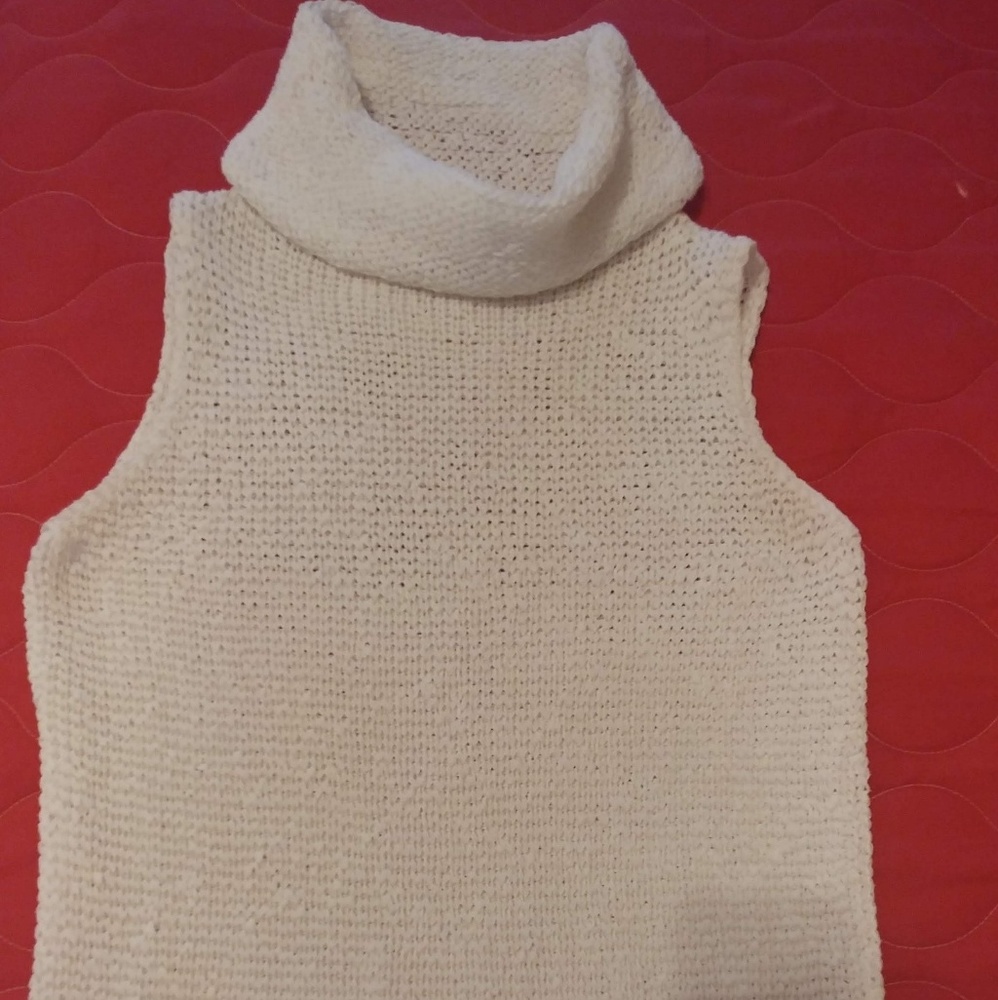 Summer sleeveless sweater